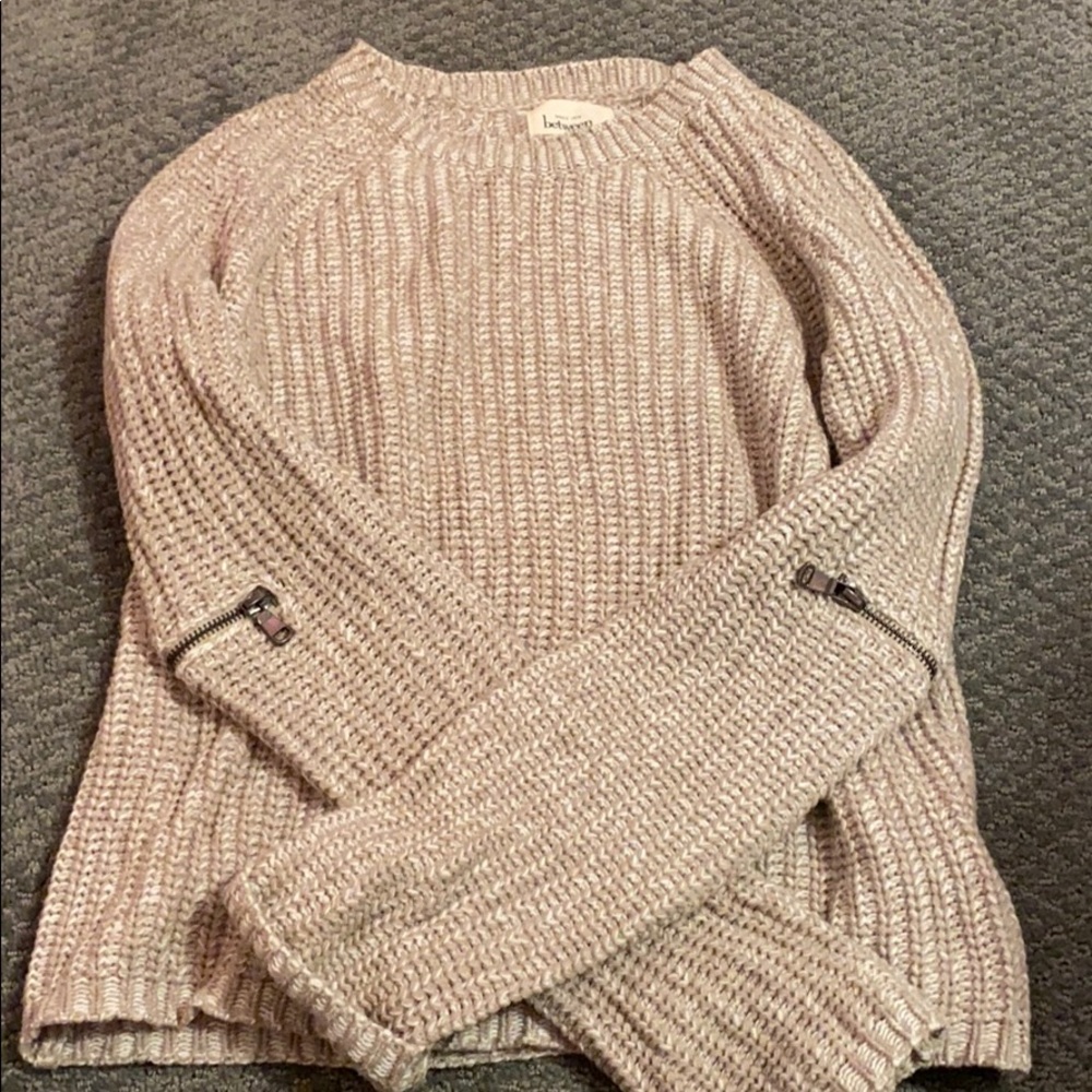 Sweater with zipper on elbows